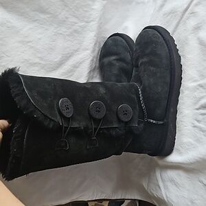 UGG snow boots. Size 6